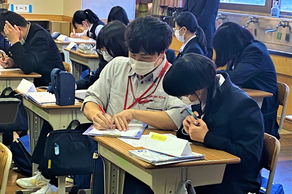 After-school class at Sakaki Junior High School (located in Sakaki-machi, Hanishina-gun, Nagano Prefecture)