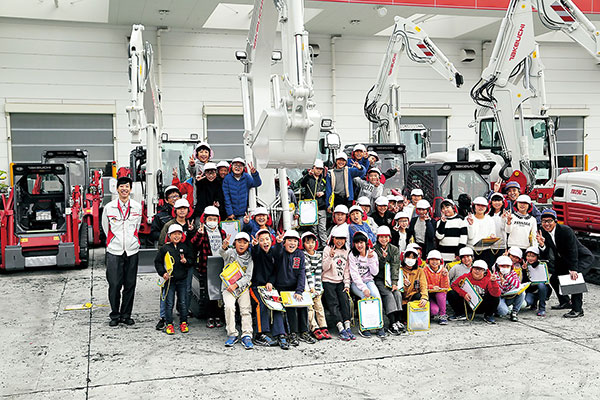 Local Nagano Prefecture elementary school students who participated in a factory tour